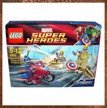 Load image into Gallery viewer, Lego Marvel Super Heroes 6865 Captain America's Avenging Cycle - Gallery