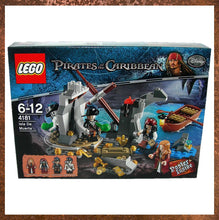 Load image into Gallery viewer, LEGO Pirates of the Caribbean 4181 Isla De Muerta - Front