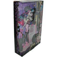 Load image into Gallery viewer, Monster High 1st Generation Scaris Rochelle Goyle Doll Y7666 - Left Side