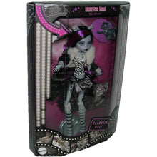 Load image into Gallery viewer, Monster High Reel Drama Clawdeen Wolf Doll HKN28 Left View of box