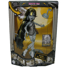 Load image into Gallery viewer, Monster High Reel Drama Cleo de Nile Doll JDR65 Front