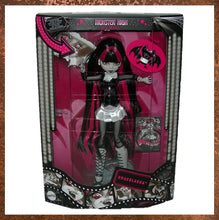 Load image into Gallery viewer, Monster High Reel Drama Draculaura Doll HKN27 Gallery